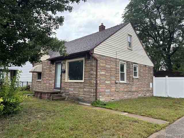 24302 Lehigh St - Photo 2 of 16