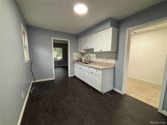 24302 Lehigh St - Photo 5 of 16
