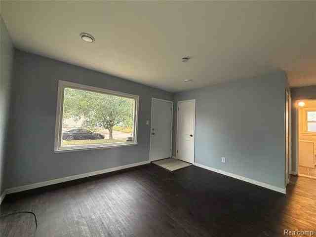 24302 Lehigh St - Photo 7 of 16