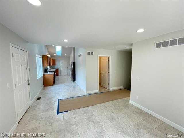 3121 Cherry Tree Ln - Photo 4 of 15