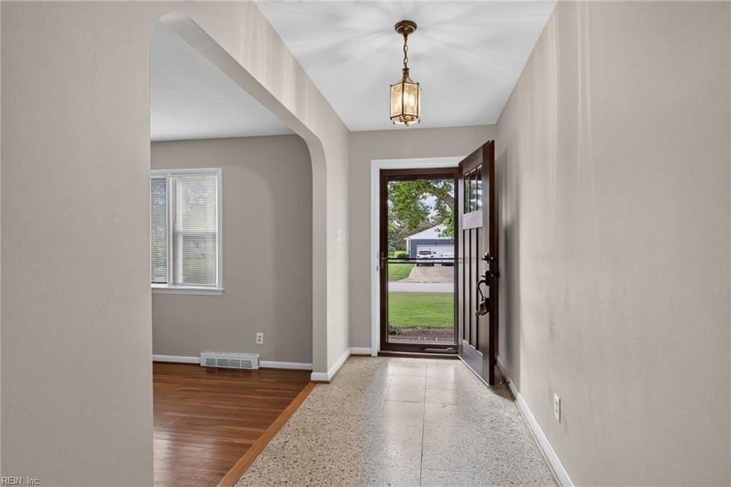 2436 Hood Dr - Photo 4 of 26