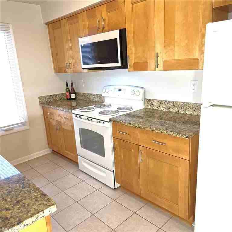 612 Pinewood Dr - Photo 2 of 19