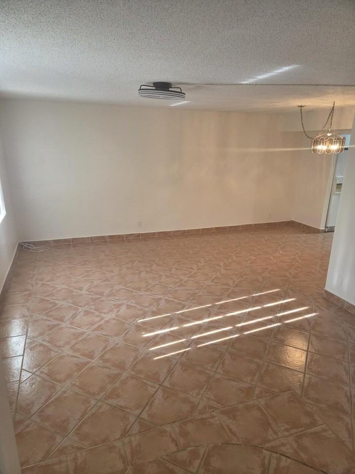 3062 Riverside Dr #4F - Photo 3 of 16