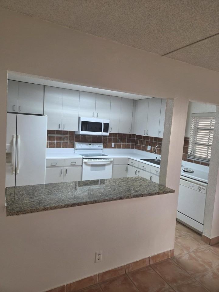 3062 Riverside Dr #4F - Photo 5 of 16