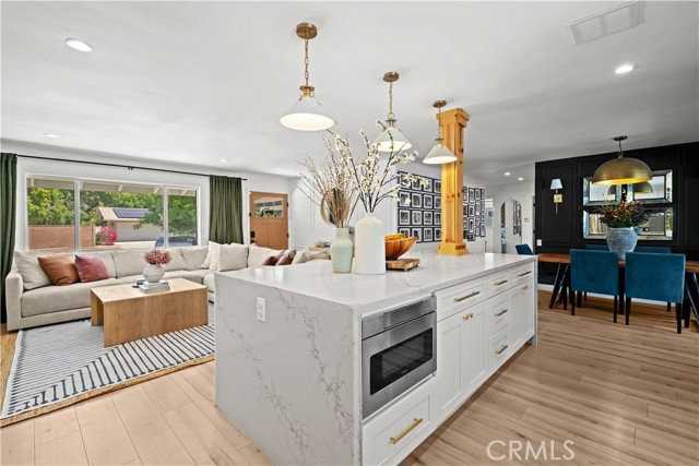 6709 Sheltondale Ave - Photo 2 of 8