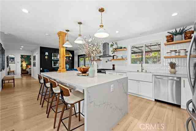 6709 Sheltondale Ave - Photo 3 of 8