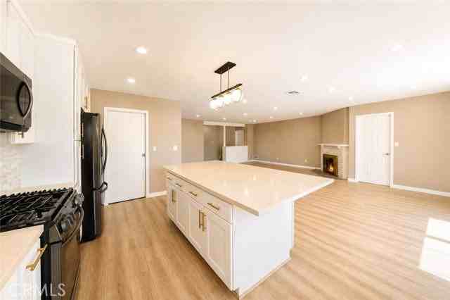 19930 Hatton St - Photo 6 of 6