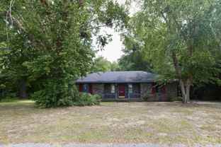 806 Club Ln - Photo 1 of 1