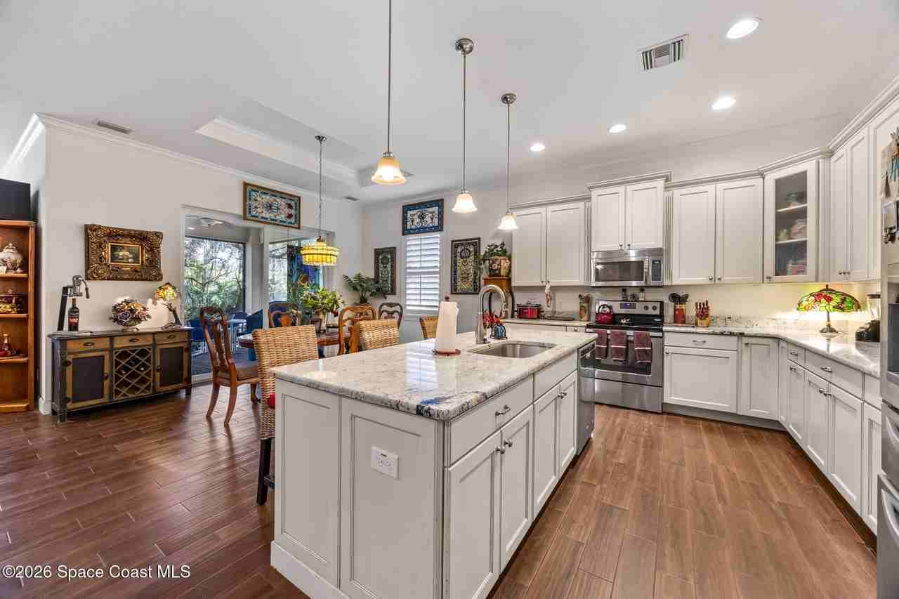121 Seminole Ln - Photo 3 of 40