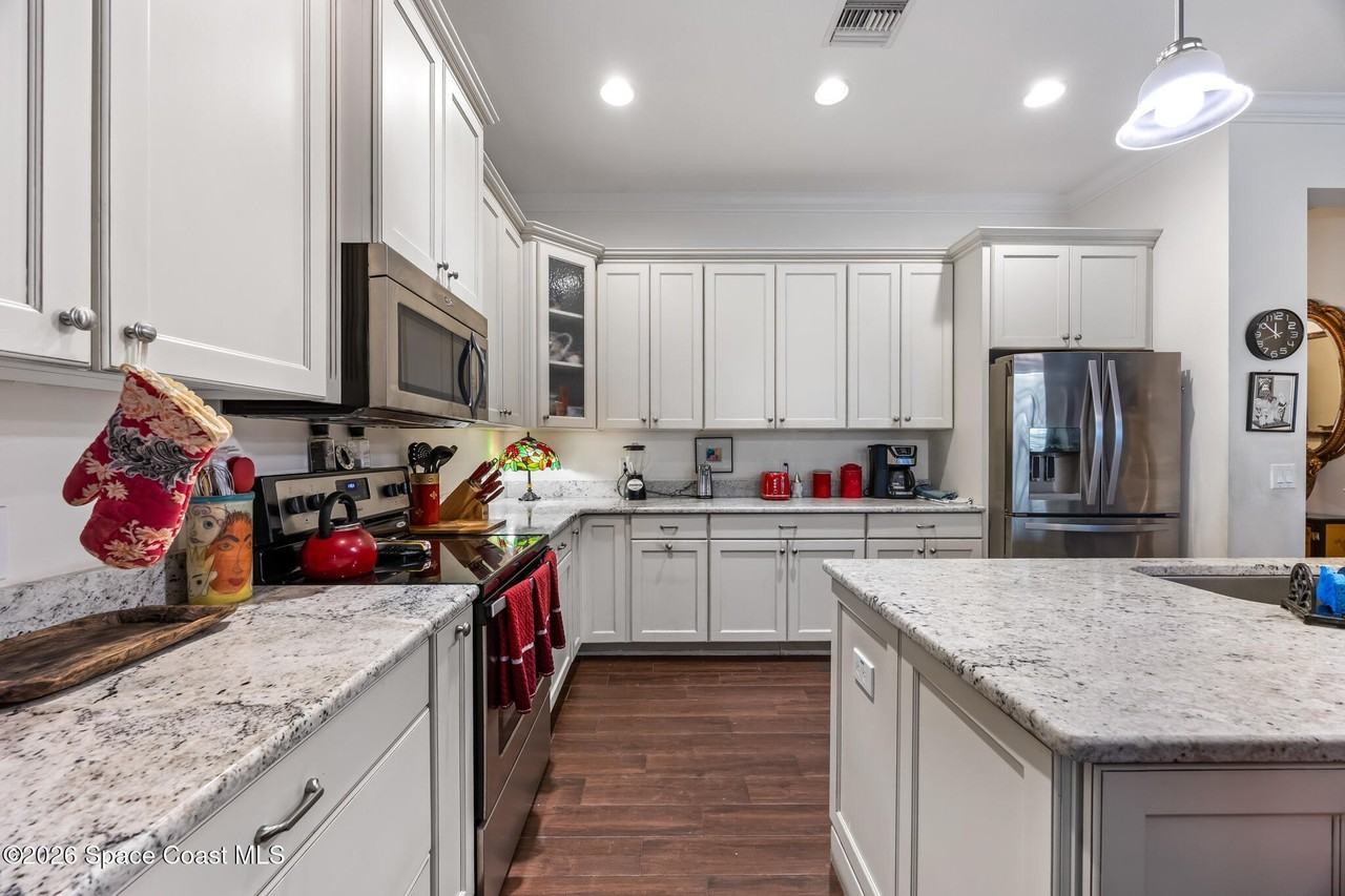 121 Seminole Ln - Photo 4 of 40