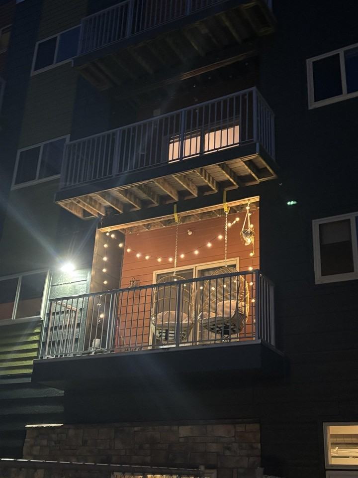 320 W Broadway - Photo 3 of 10