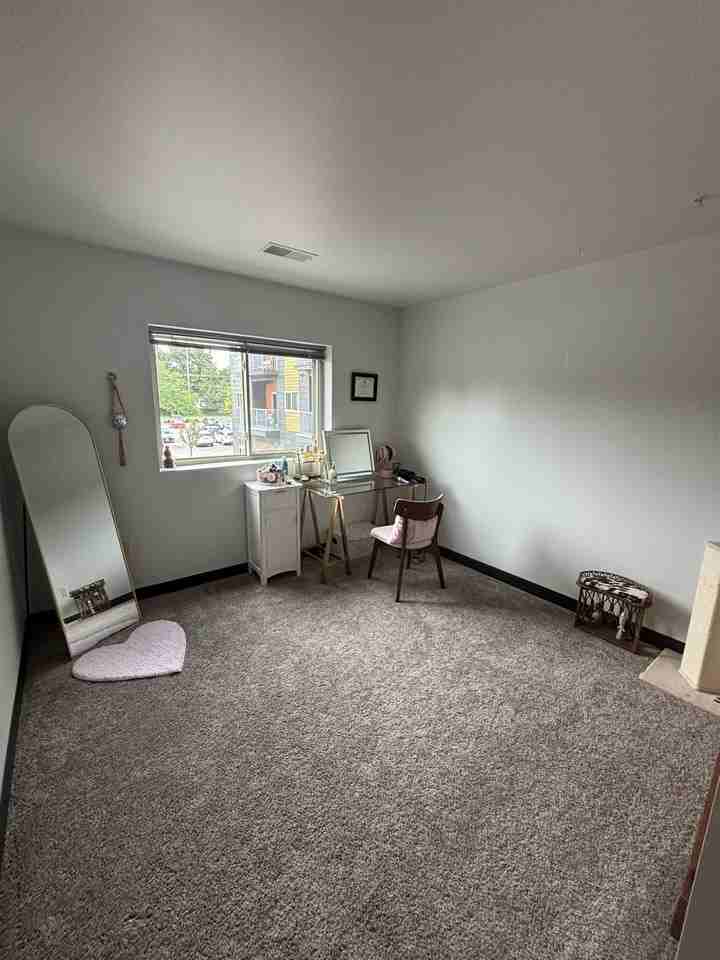 320 W Broadway - Photo 6 of 10