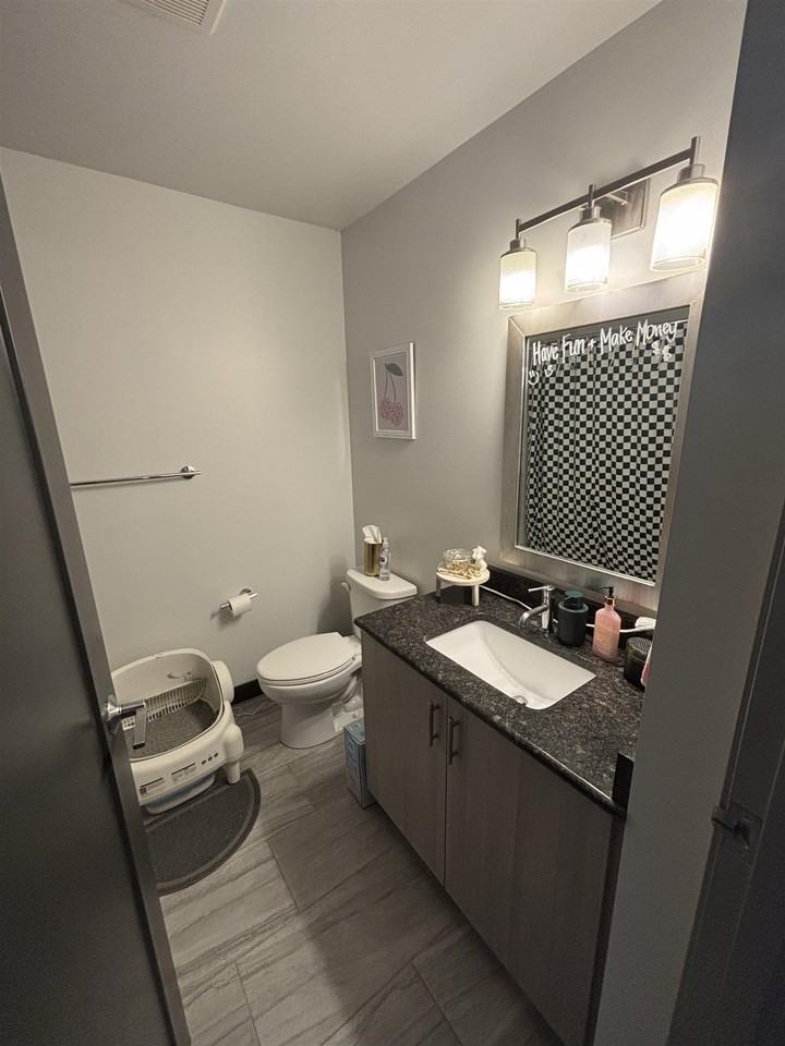 320 W Broadway - Photo 7 of 10