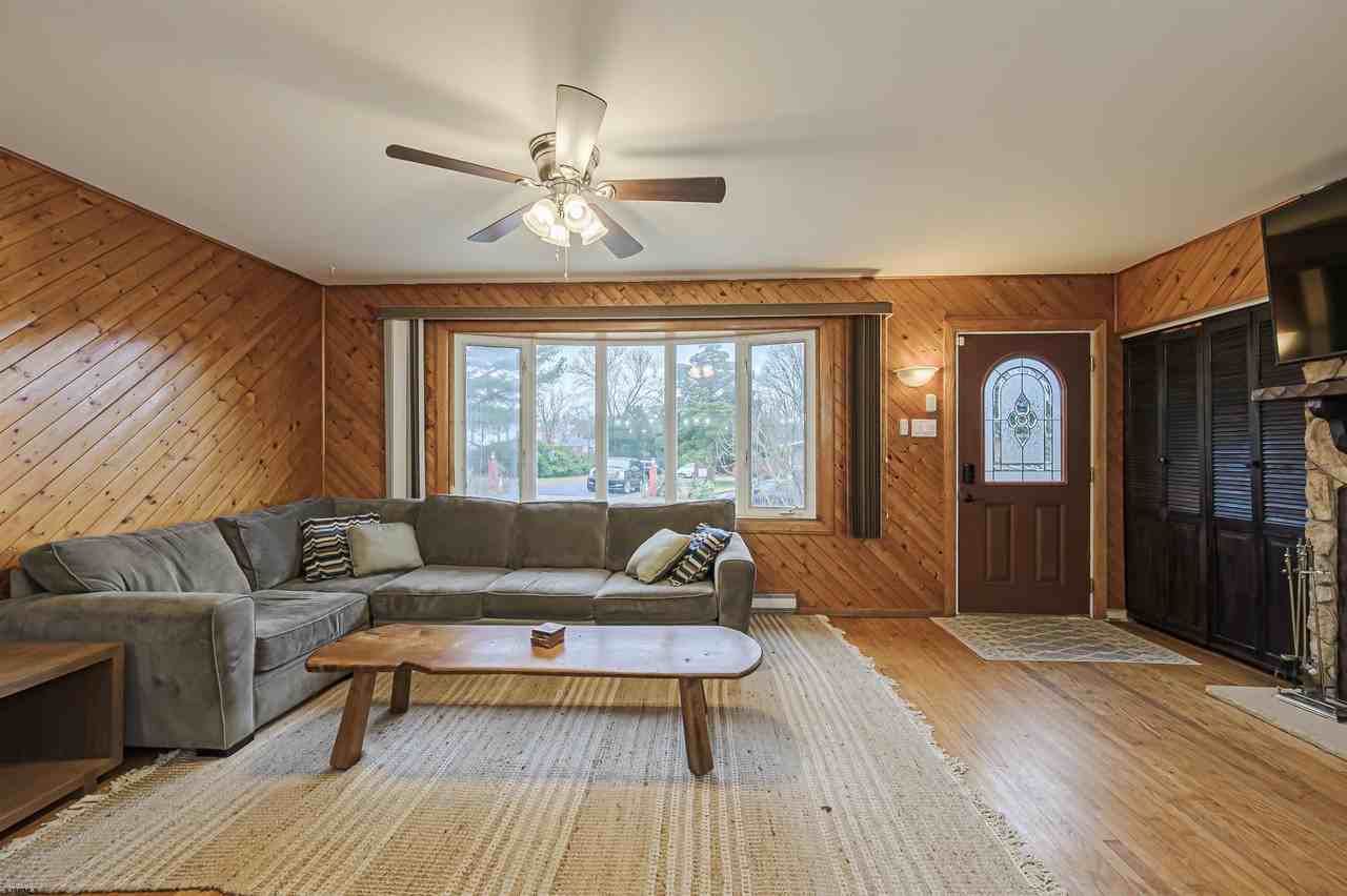 48 W Bolton Ave - Photo 3 of 40