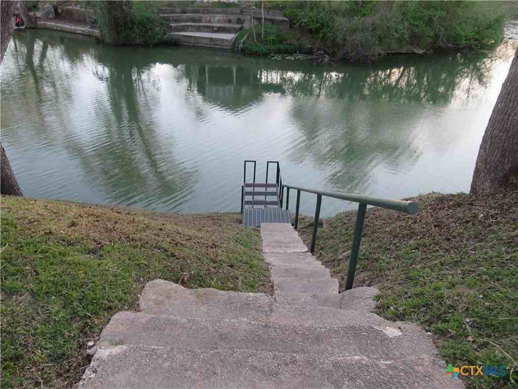 900 Boenig St - Photo 3 of 35