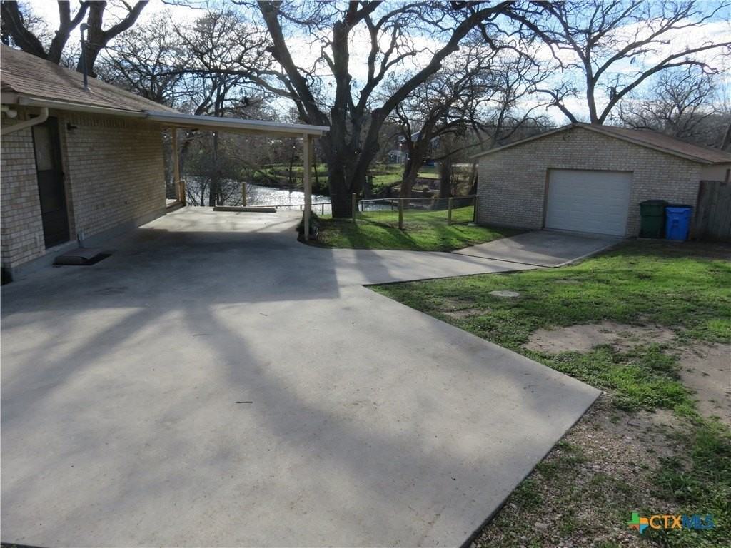 900 Boenig St - Photo 7 of 35