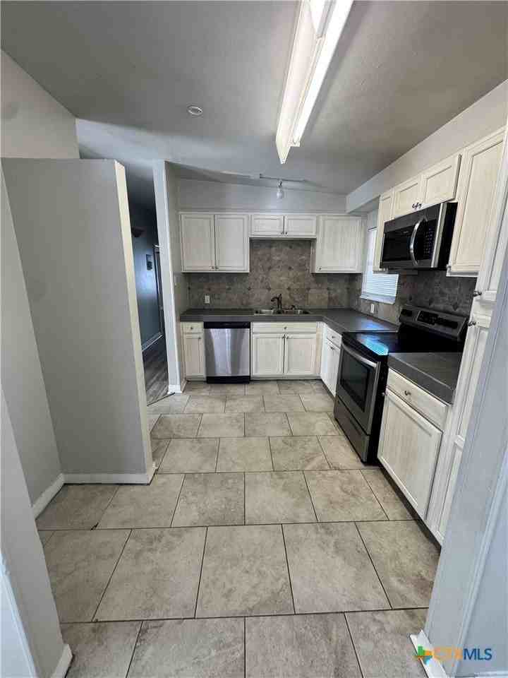 709 Fern Ln - Photo 2 of 21