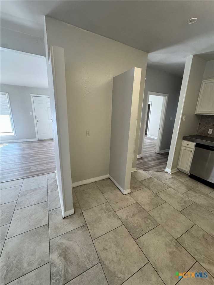 709 Fern Ln - Photo 3 of 21