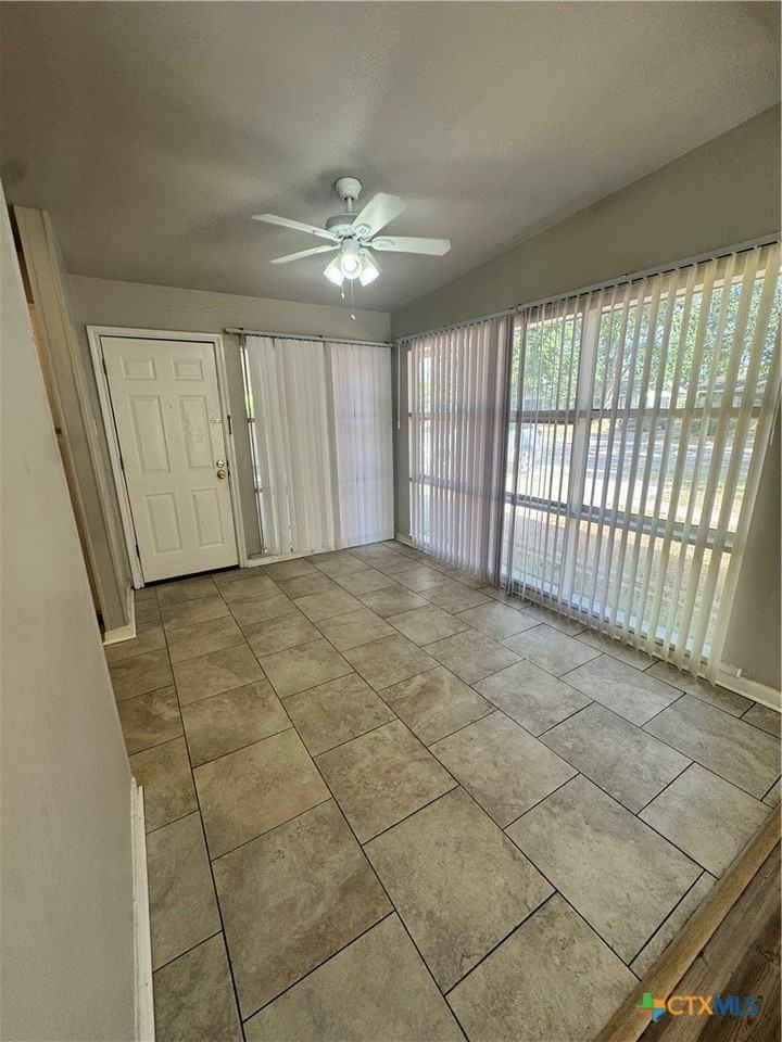 709 Fern Ln - Photo 4 of 21