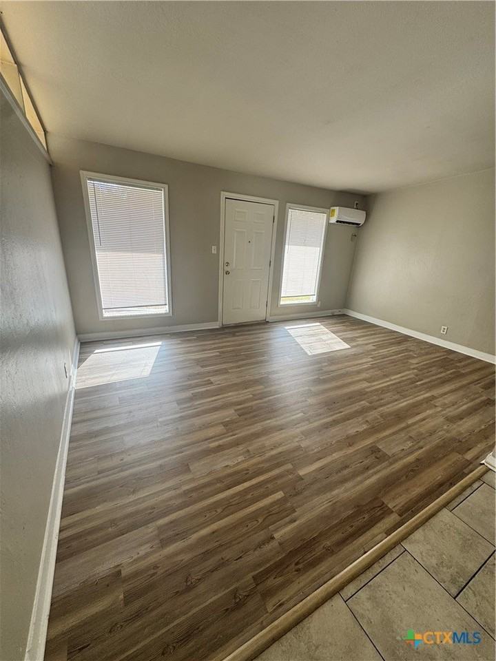 709 Fern Ln - Photo 6 of 21