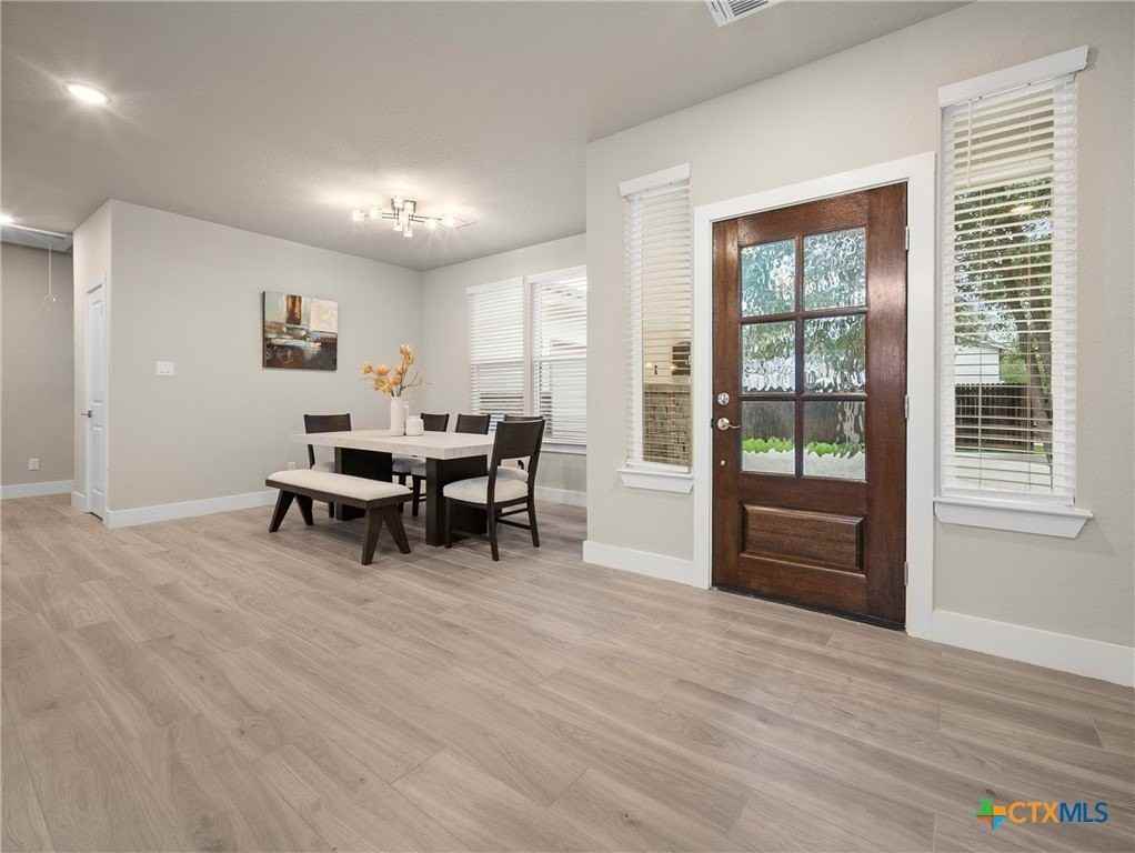 5338 Howard St - Photo 5 of 40