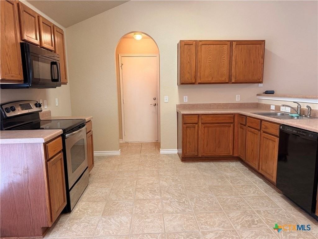 1229 Hilltop Dr - Photo 2 of 15