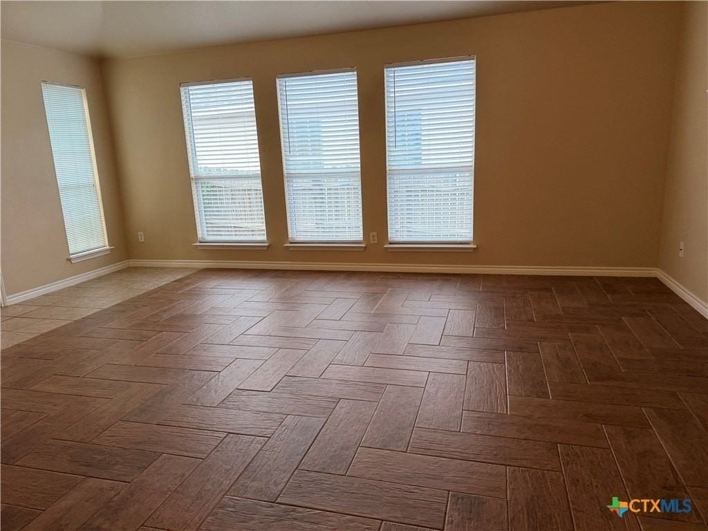 1229 Hilltop Dr - Photo 4 of 15