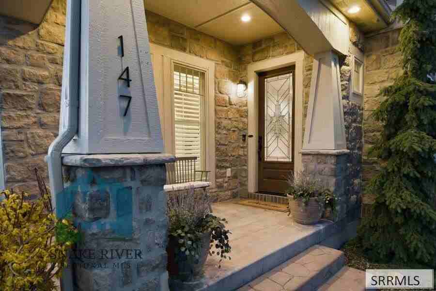 147 Casa Dr - Photo 3 of 39
