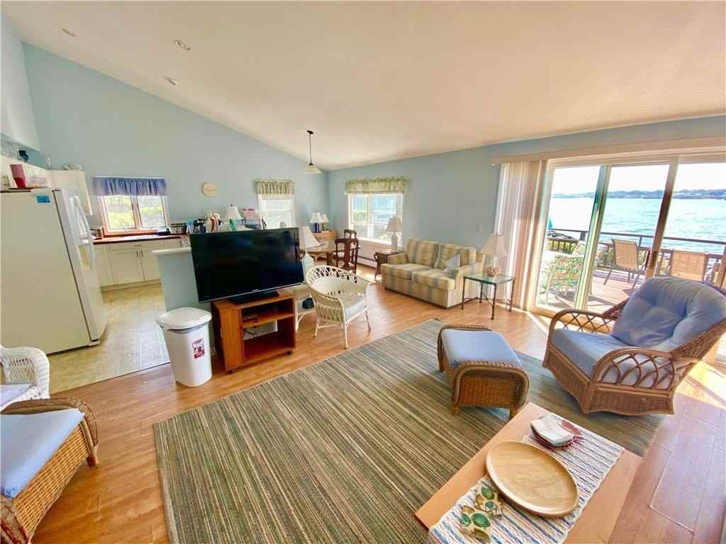 53 Shore Dr - Photo 2 of 10
