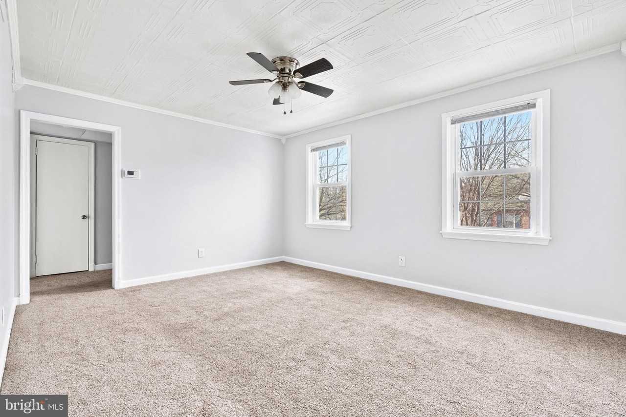 2124 Suitland Ter Se #202 - Photo 6 of 10