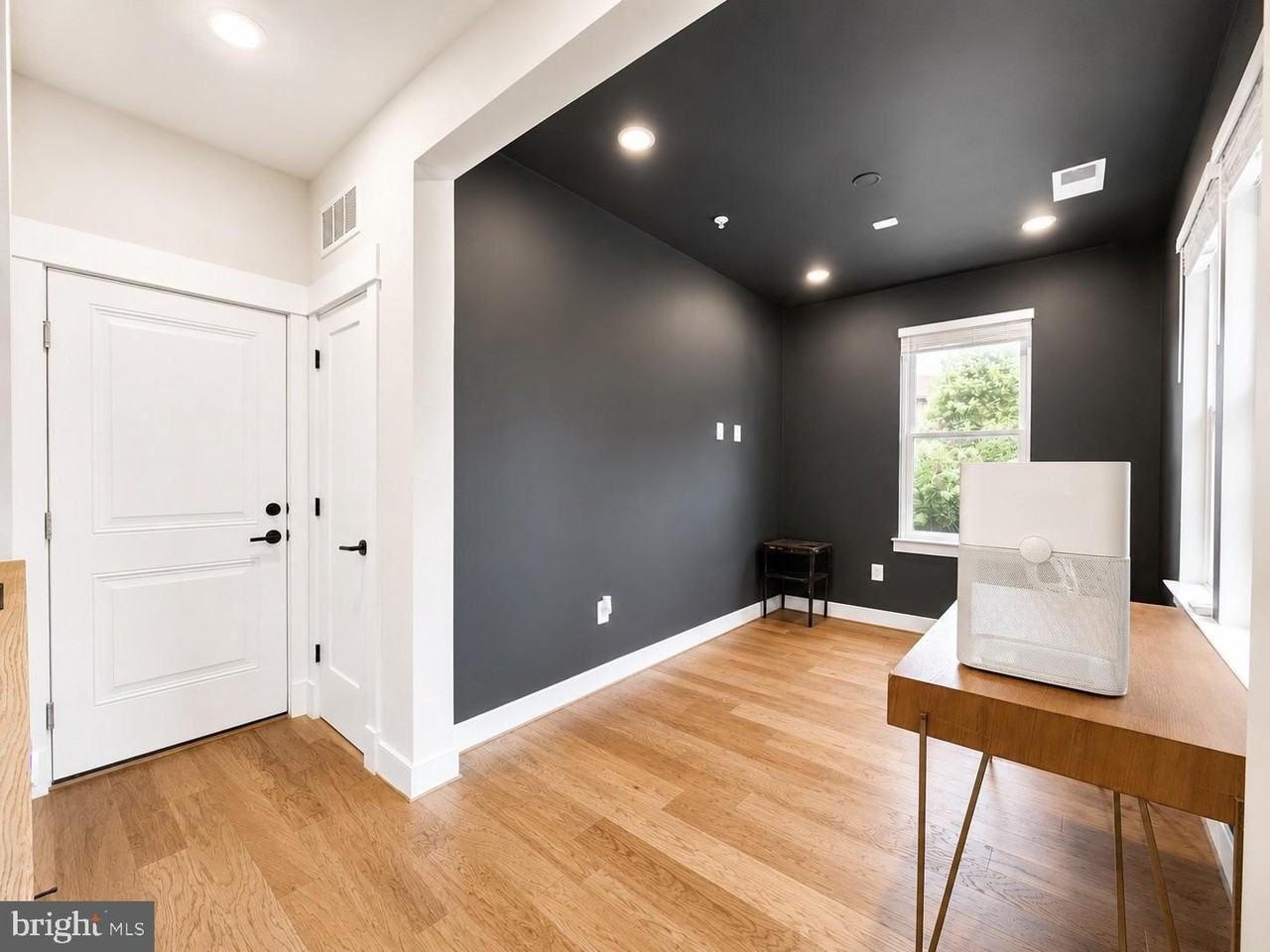 1011 Sycamore Dr Se - Photo 3 of 41