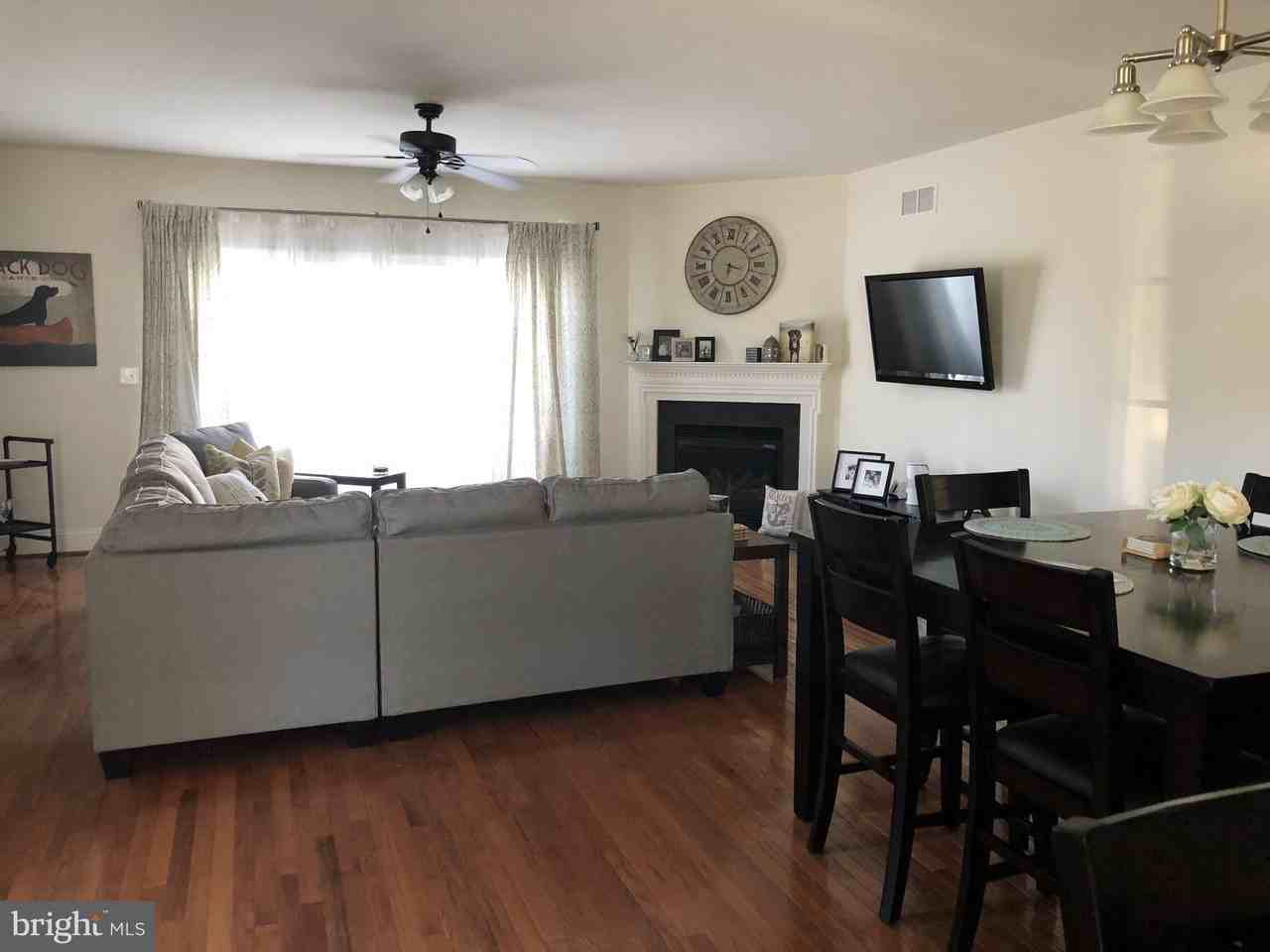 18831 Bethpage Dr - Photo 3 of 10