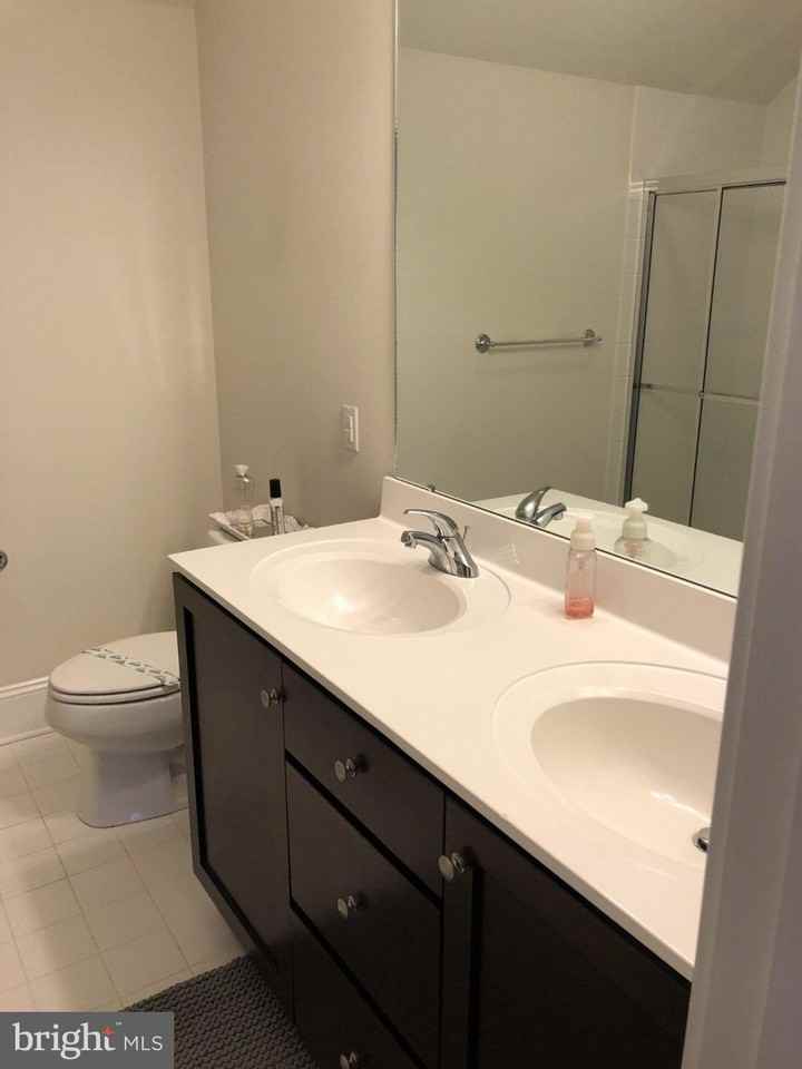 18831 Bethpage Dr - Photo 5 of 10
