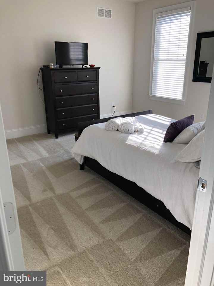 18831 Bethpage Dr - Photo 6 of 10
