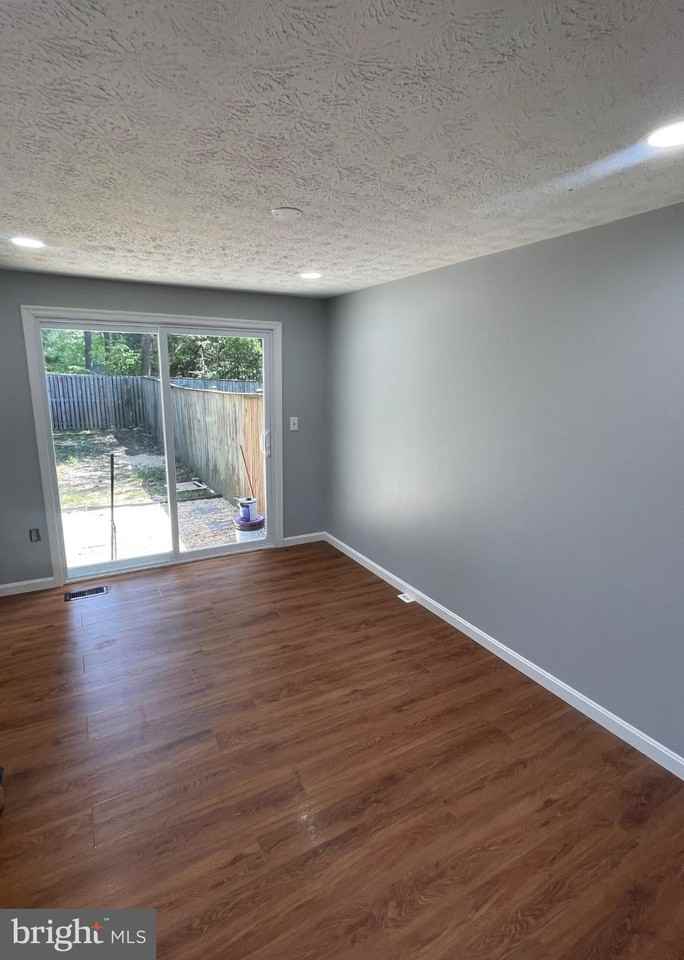 8265 Sebring Ct - Photo 3 of 21