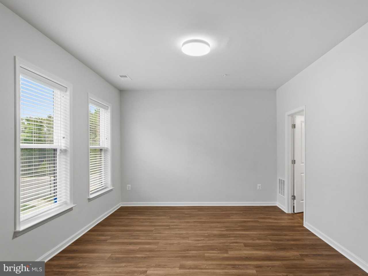 305 Backwater Way - Photo 3 of 34