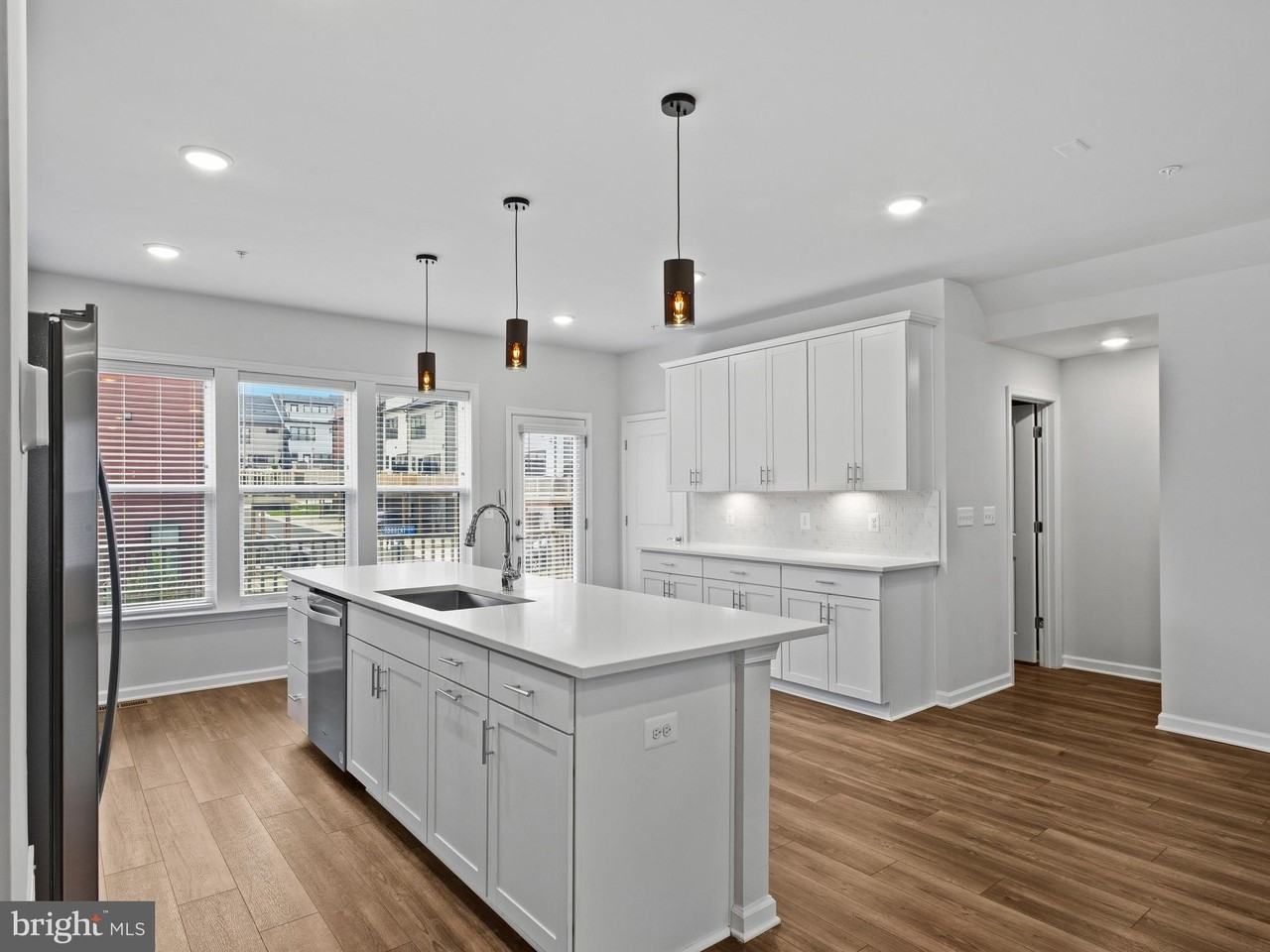 305 Backwater Way - Photo 7 of 34