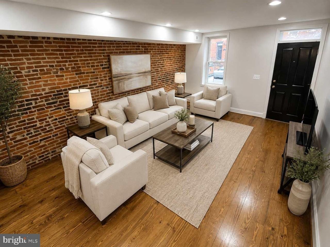 1832 Light St - Photo 2 of 32