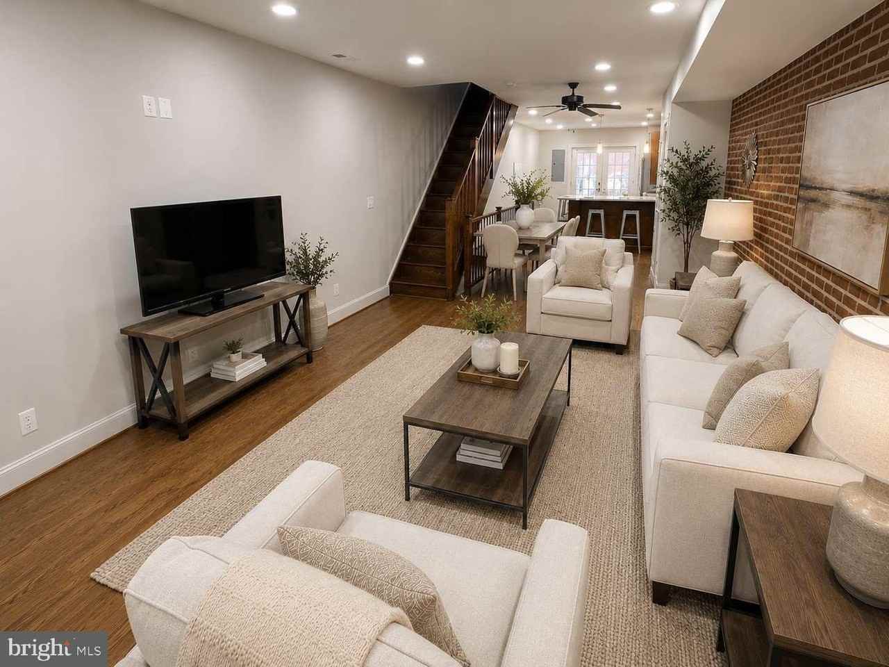 1832 Light St - Photo 3 of 32
