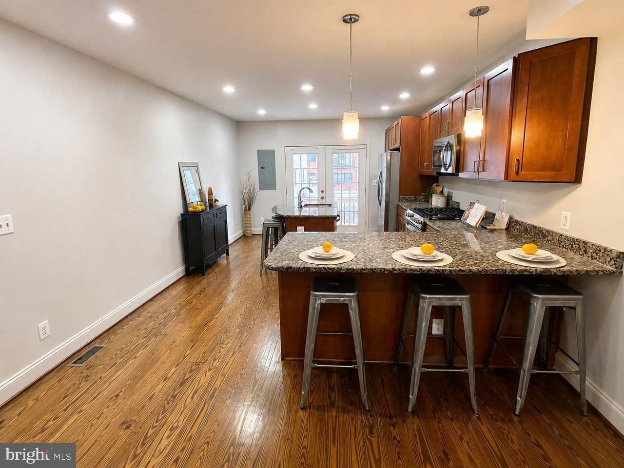 1832 Light St - Photo 4 of 32