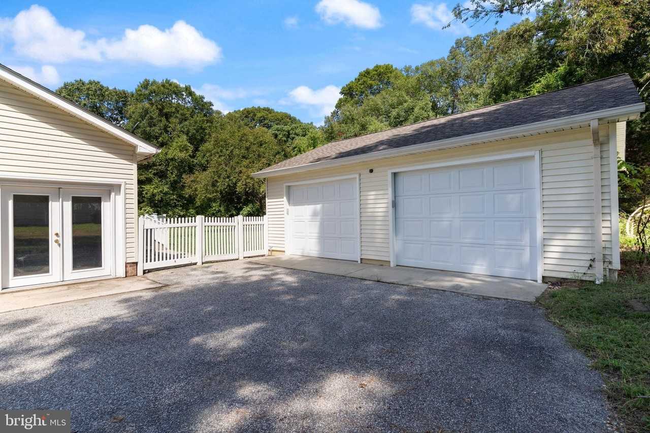 1806 Lowery Rd - Photo 3 of 37