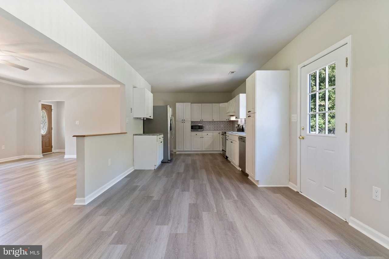 1806 Lowery Rd - Photo 7 of 37