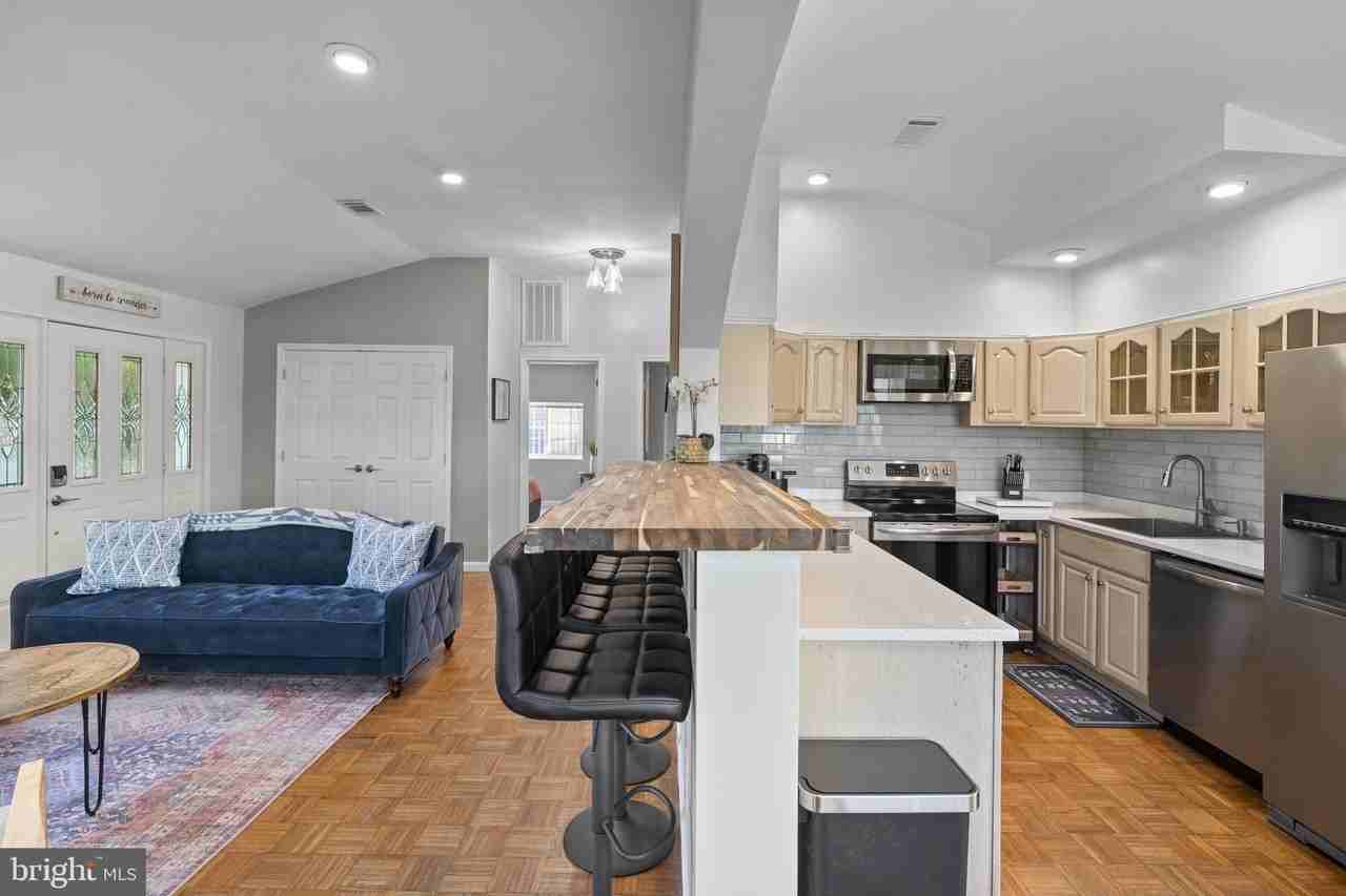 1626 Bayberry Rd - Photo 7 of 48