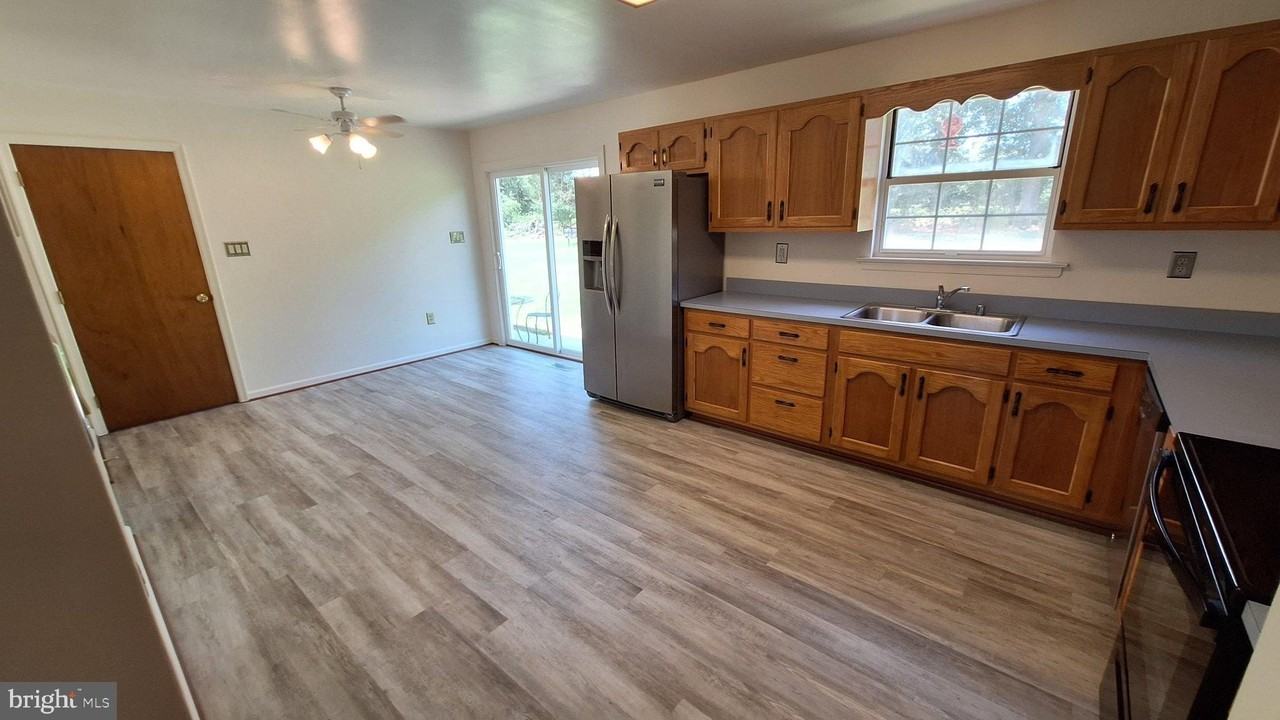 7108 Glen Albin Rd - Photo 4 of 25