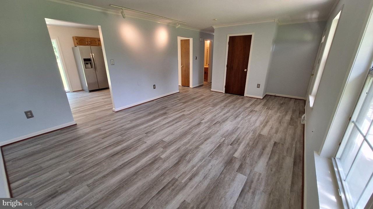 7108 Glen Albin Rd - Photo 5 of 25