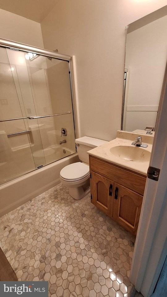 7108 Glen Albin Rd - Photo 7 of 25