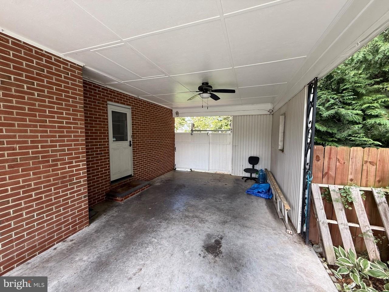 1042 S Carroll St - Photo 4 of 43