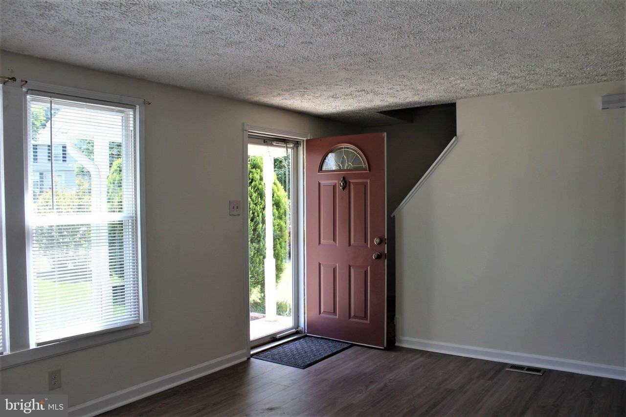 1102 Valen Ct - Photo 3 of 19