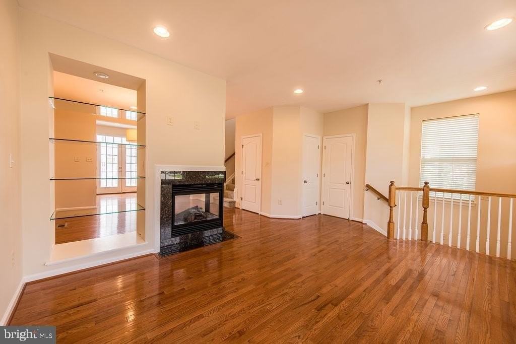 9829 Solar Crse - Photo 4 of 38