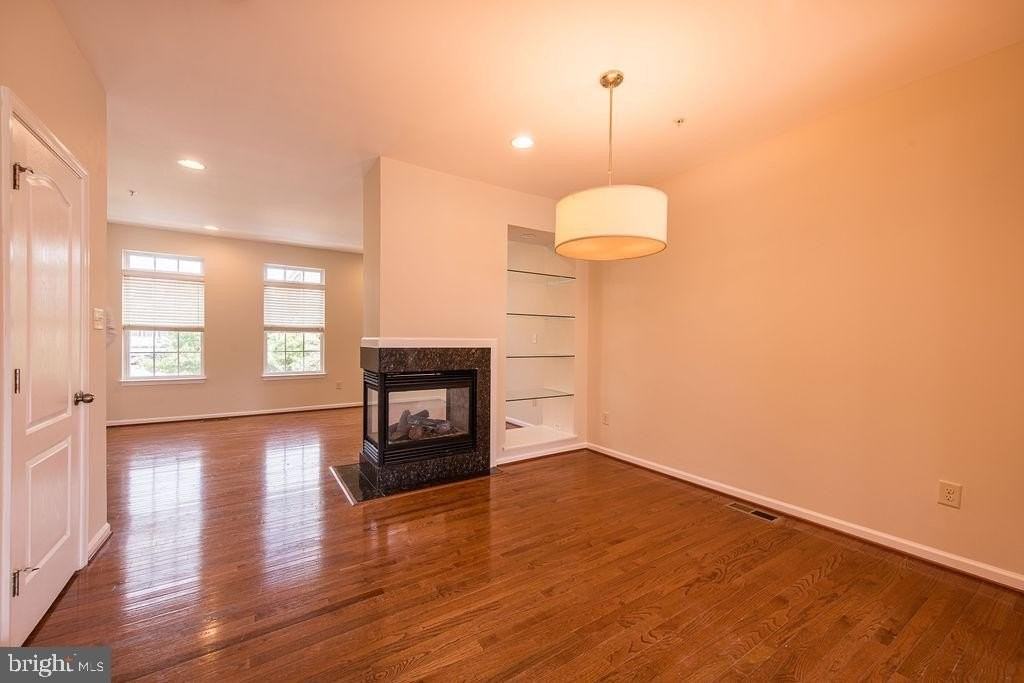 9829 Solar Crse - Photo 5 of 38